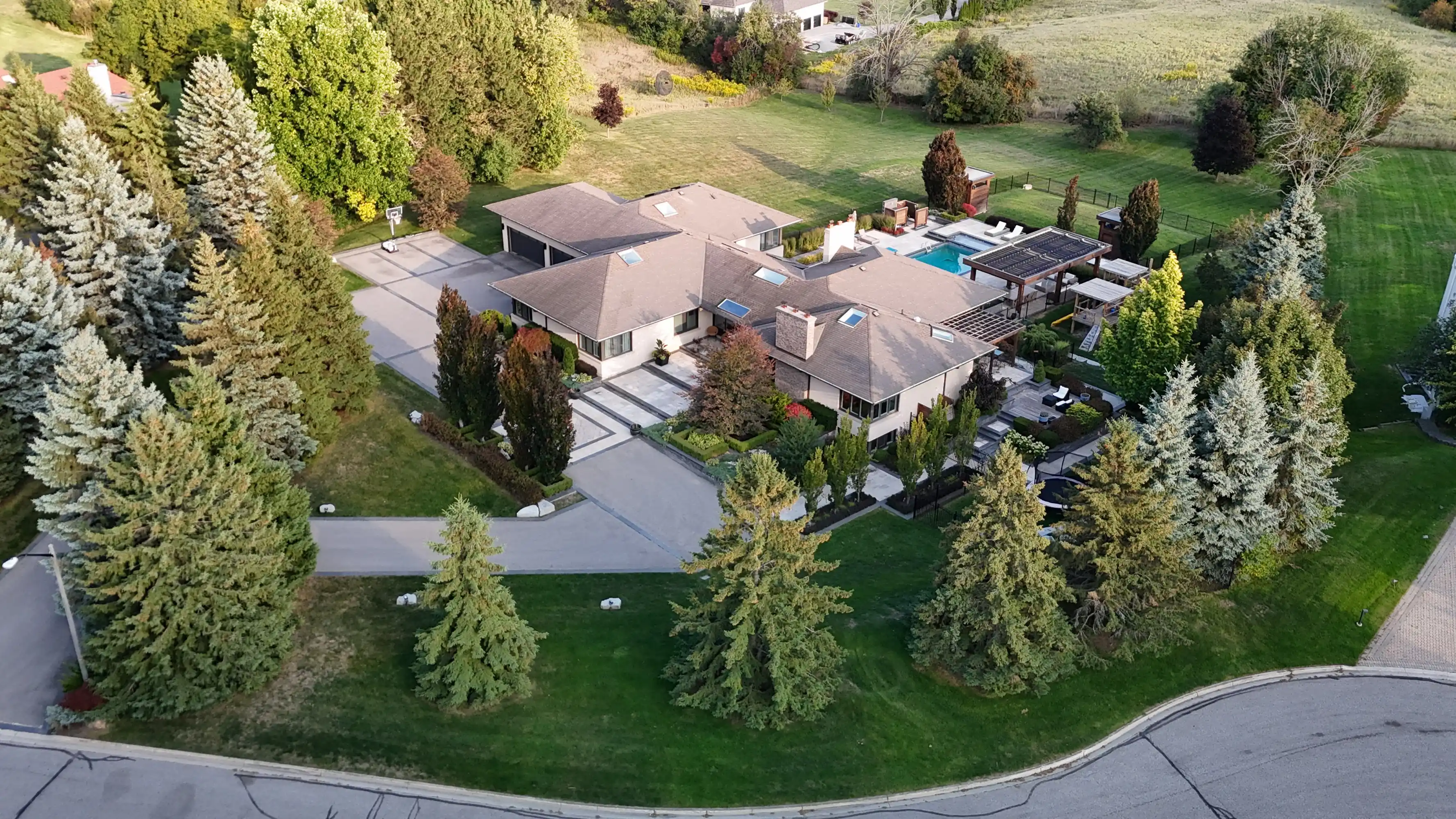 17 Dew Drop Crt, Vaughan – image 101