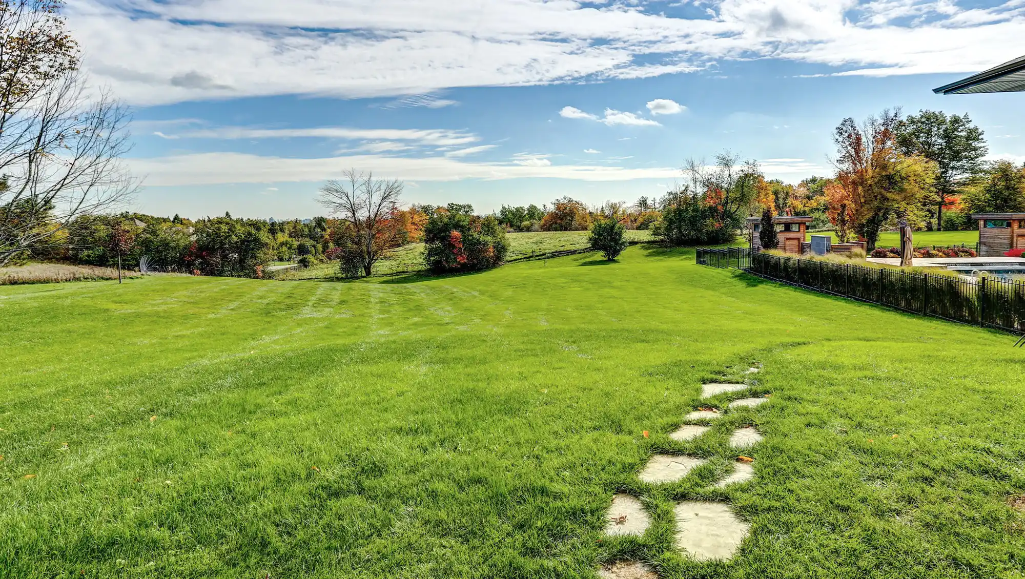 17 Dew Drop Crt, Vaughan – image 131