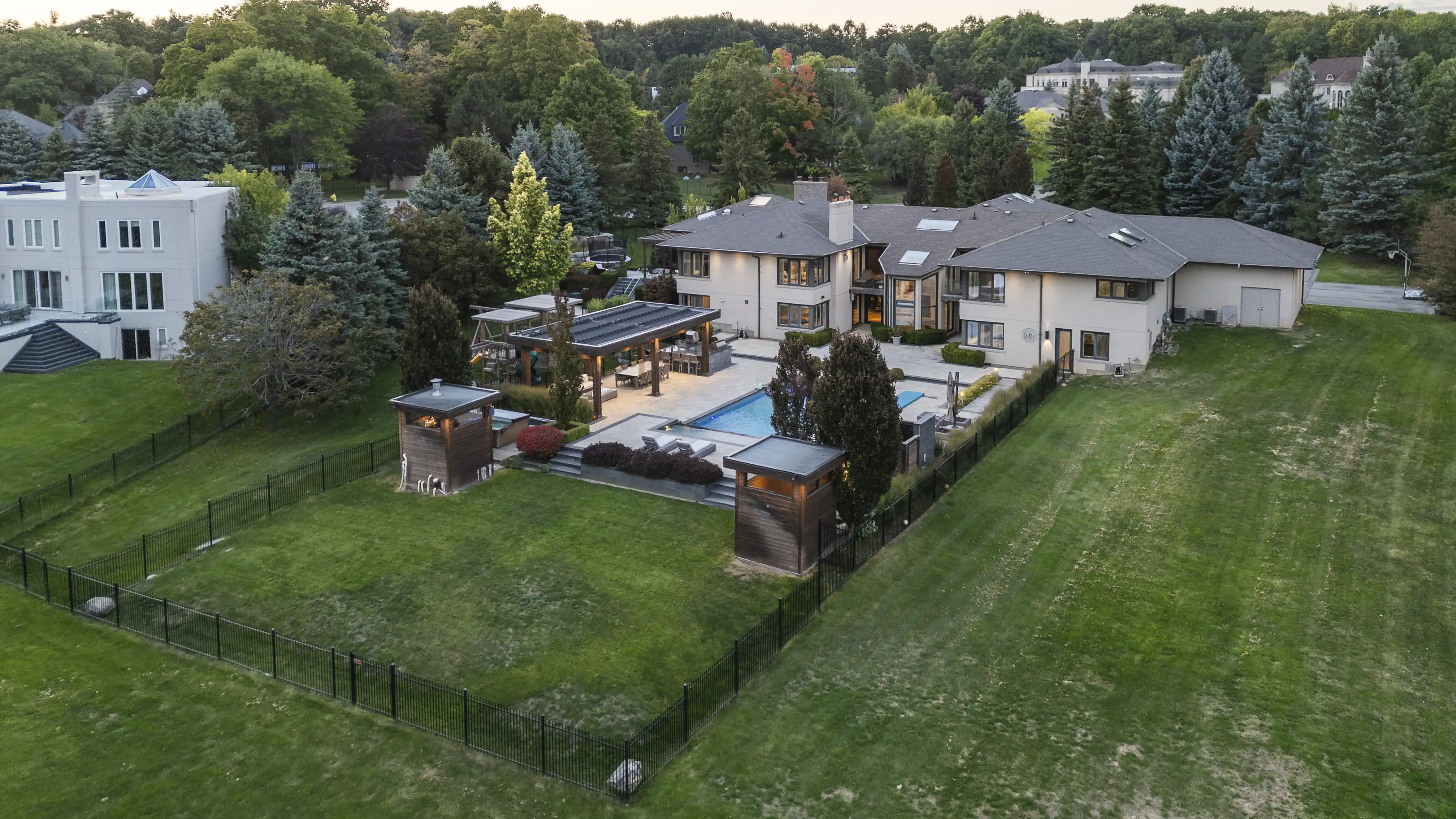17 Dew Drop Crt, Vaughan – image 135
