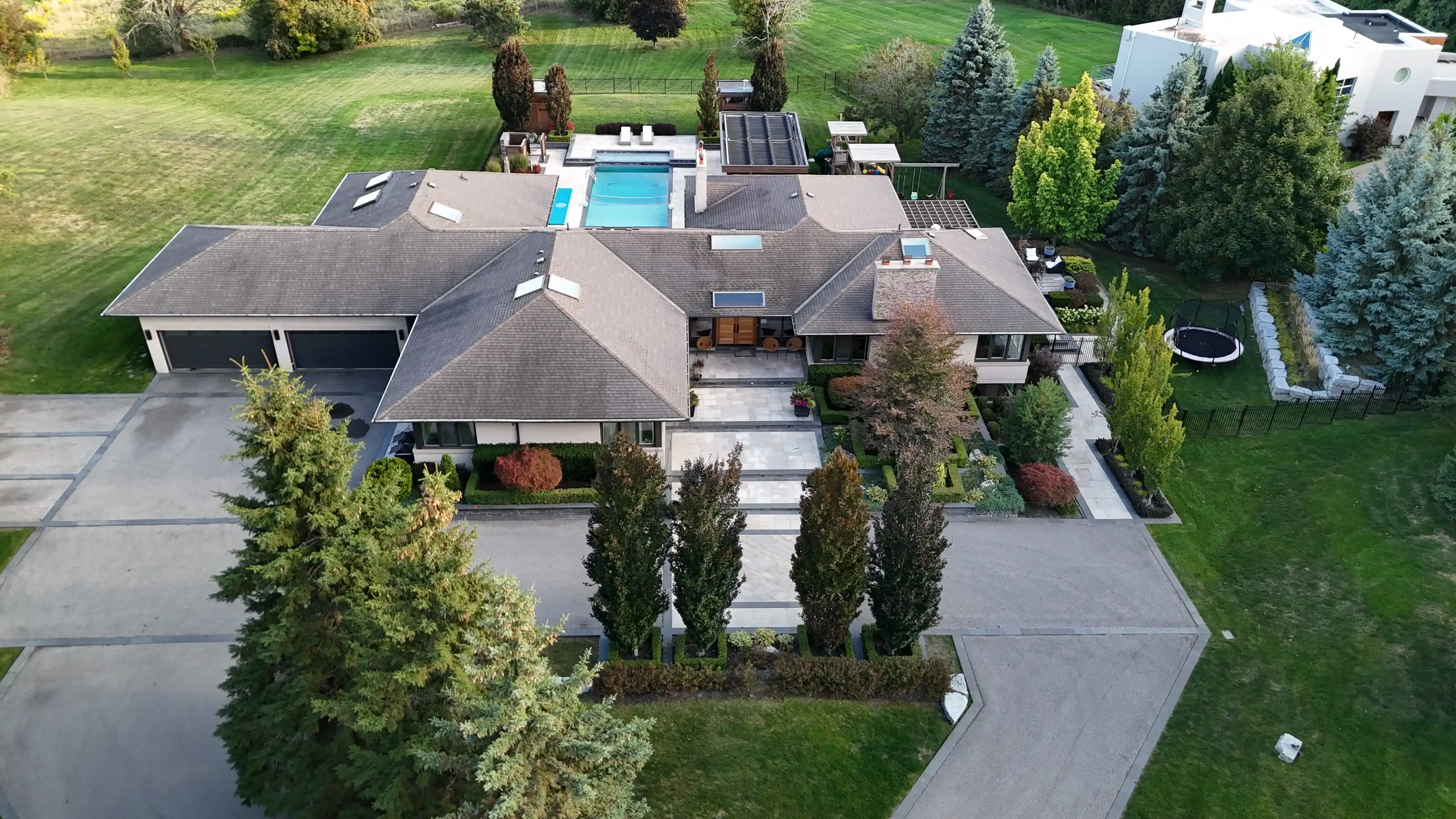 17 Dew Drop Crt, Vaughan – image 2