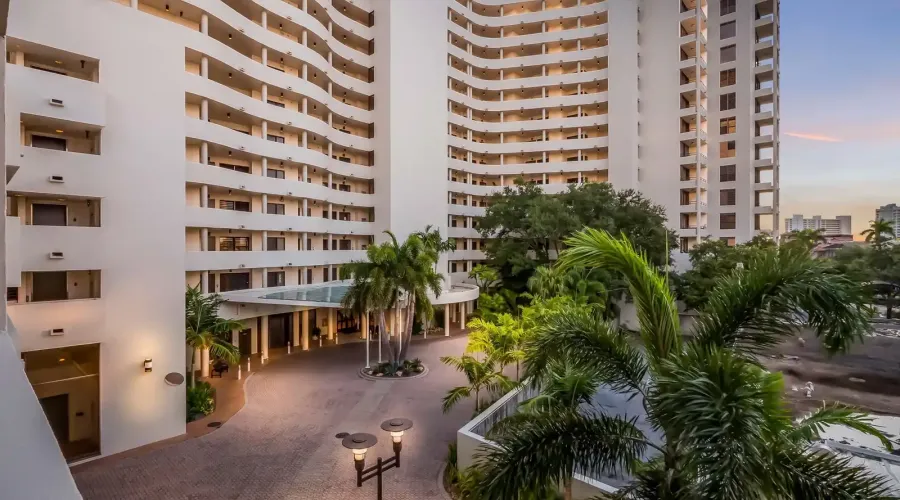 1255 N Gulfstream Ave, Sarasota, Florida, 34326, United States, 2 Bedrooms Bedrooms, 5 Rooms Rooms,2 BathroomsBathrooms,Condo,For Sale,Bay Plaza,Gulfstream,2,1953286