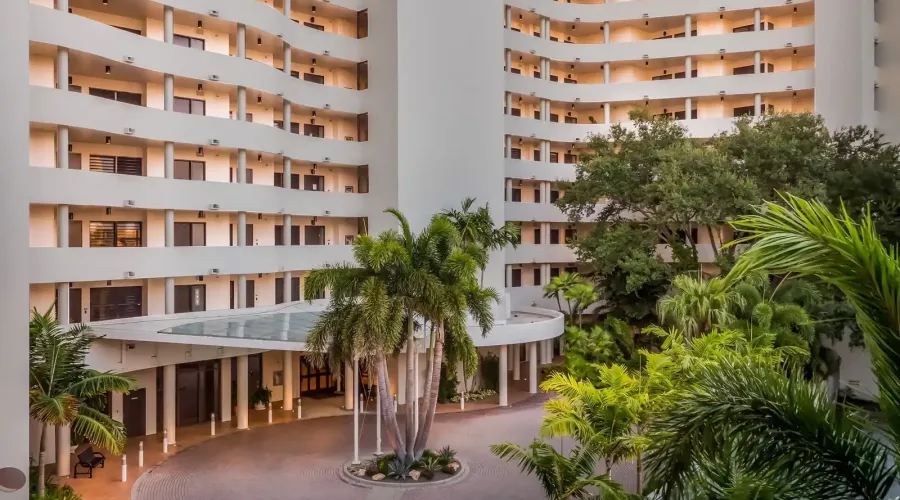 1255 N Gulfstream Ave, Sarasota, Florida, 34326, United States, 2 Bedrooms Bedrooms, 5 Rooms Rooms,2 BathroomsBathrooms,Condo,For Sale,Bay Plaza,Gulfstream,2,1953286