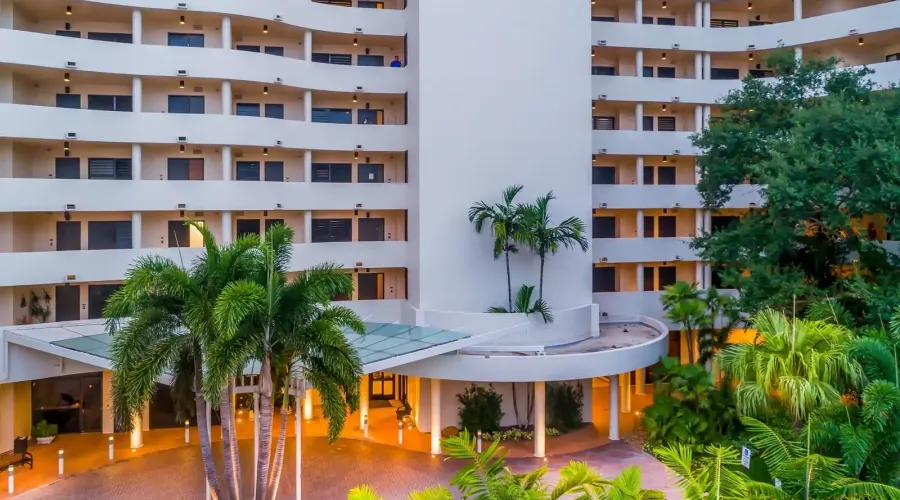 1255 N Gulfstream Ave, Sarasota, Florida, 34326, United States, 2 Bedrooms Bedrooms, 5 Rooms Rooms,2 BathroomsBathrooms,Condo,For Sale,Bay Plaza,Gulfstream,2,1953286