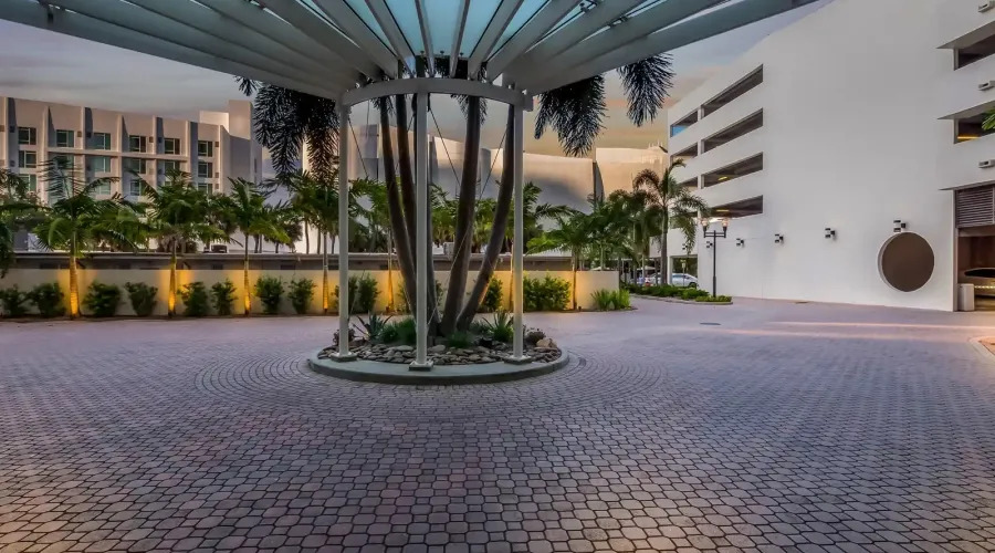 1255 N Gulfstream Ave, Sarasota, Florida, 34326, United States, 2 Bedrooms Bedrooms, 5 Rooms Rooms,2 BathroomsBathrooms,Condo,For Sale,Bay Plaza,Gulfstream,2,1953286