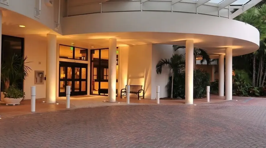 1255 N Gulfstream Ave, Sarasota, Florida, 34326, United States, 2 Bedrooms Bedrooms, 5 Rooms Rooms,2 BathroomsBathrooms,Condo,For Sale,Bay Plaza,Gulfstream,2,1953286