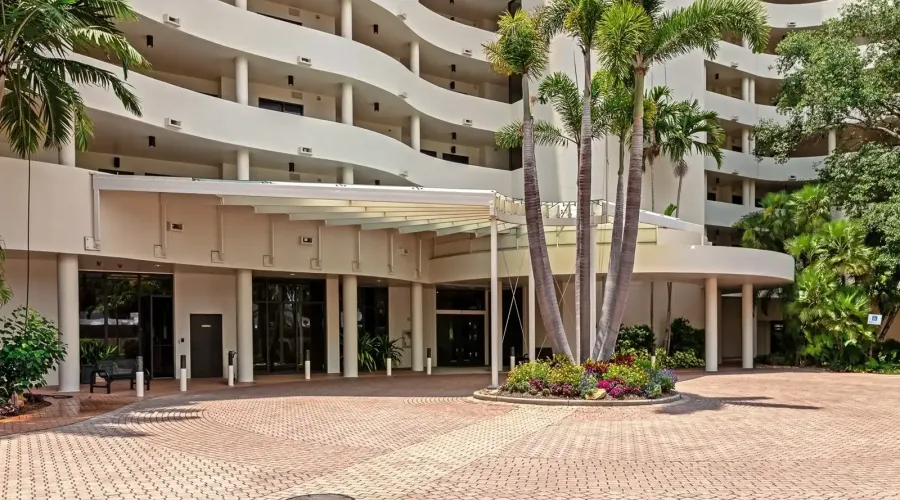 1255 N Gulfstream Ave, Sarasota, Florida, 34326, United States, 2 Bedrooms Bedrooms, 5 Rooms Rooms,2 BathroomsBathrooms,Condo,For Sale,Bay Plaza,Gulfstream,2,1953286