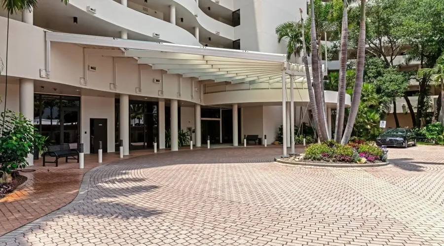 1255 N Gulfstream Ave, Sarasota, Florida, 34326, United States, 2 Bedrooms Bedrooms, 5 Rooms Rooms,2 BathroomsBathrooms,Condo,For Sale,Bay Plaza,Gulfstream,2,1953286