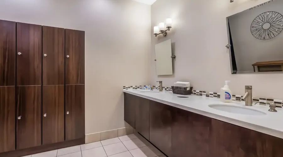 1255 N Gulfstream Ave, Sarasota, Florida, 34326, United States, 2 Bedrooms Bedrooms, 5 Rooms Rooms,2 BathroomsBathrooms,Condo,For Sale,Bay Plaza,Gulfstream,2,1953286
