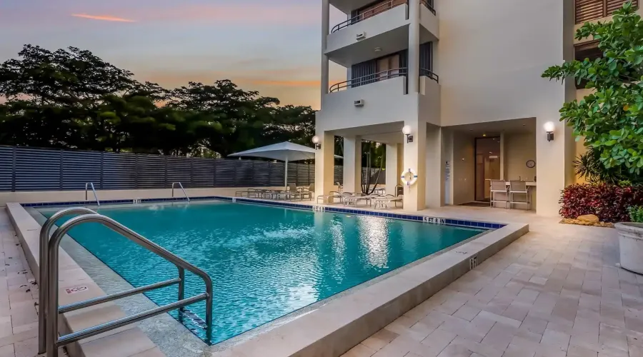 1255 N Gulfstream Ave, Sarasota, Florida, 34326, United States, 2 Bedrooms Bedrooms, 5 Rooms Rooms,2 BathroomsBathrooms,Condo,For Sale,Bay Plaza,Gulfstream,2,1953286