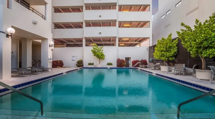 1255 N Gulfstream Ave, Sarasota, Florida, 34326, United States, 2 Bedrooms Bedrooms, 5 Rooms Rooms,2 BathroomsBathrooms,Condo,For Sale,Bay Plaza,Gulfstream,2,1953286