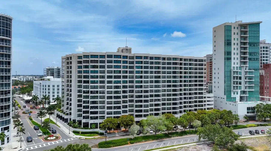 1255 N Gulfstream Ave, Sarasota, Florida, 34326, United States, 2 Bedrooms Bedrooms, 5 Rooms Rooms,2 BathroomsBathrooms,Condo,For Sale,Bay Plaza,Gulfstream,2,1953286