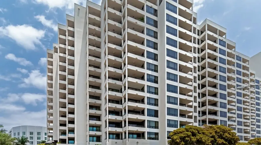 1255 N Gulfstream Ave, Sarasota, Florida, 34326, United States, 2 Bedrooms Bedrooms, 5 Rooms Rooms,2 BathroomsBathrooms,Condo,For Sale,Bay Plaza,Gulfstream,2,1953286