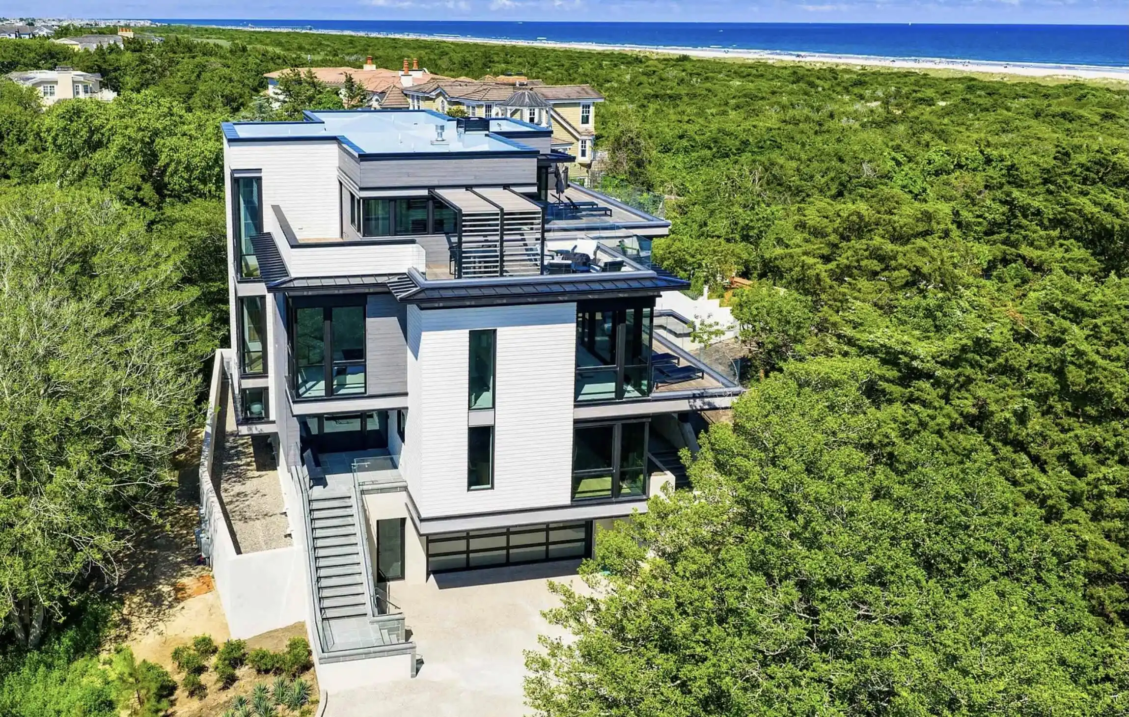 One-of-a-Kind Oceanfront Masterpiece – image 1