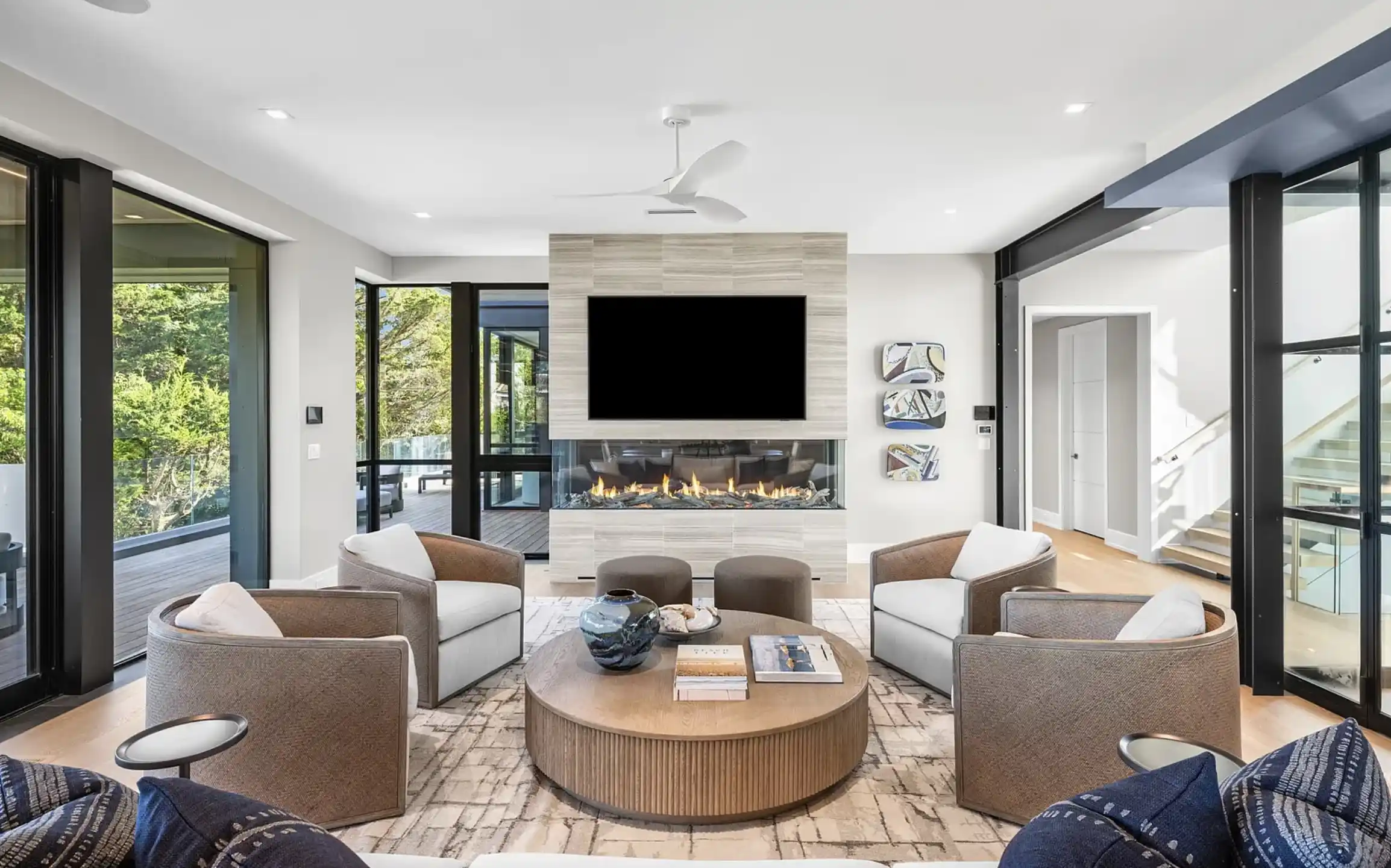One-of-a-Kind Oceanfront Masterpiece – image 14