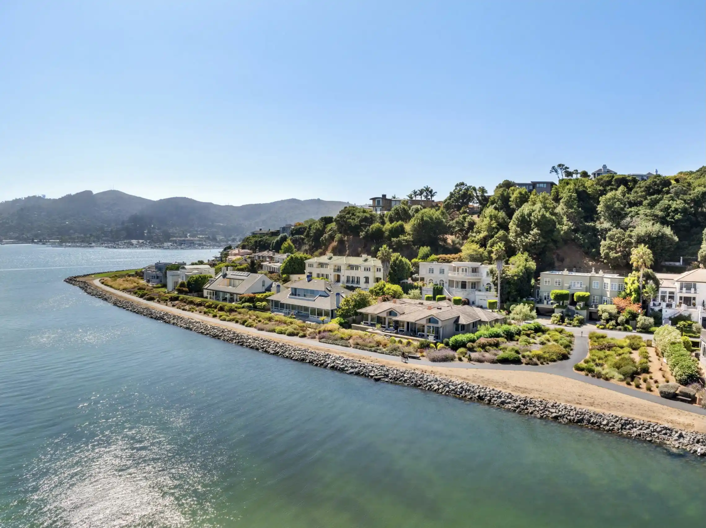 A Masterpiece of Bayfront Living – image 2