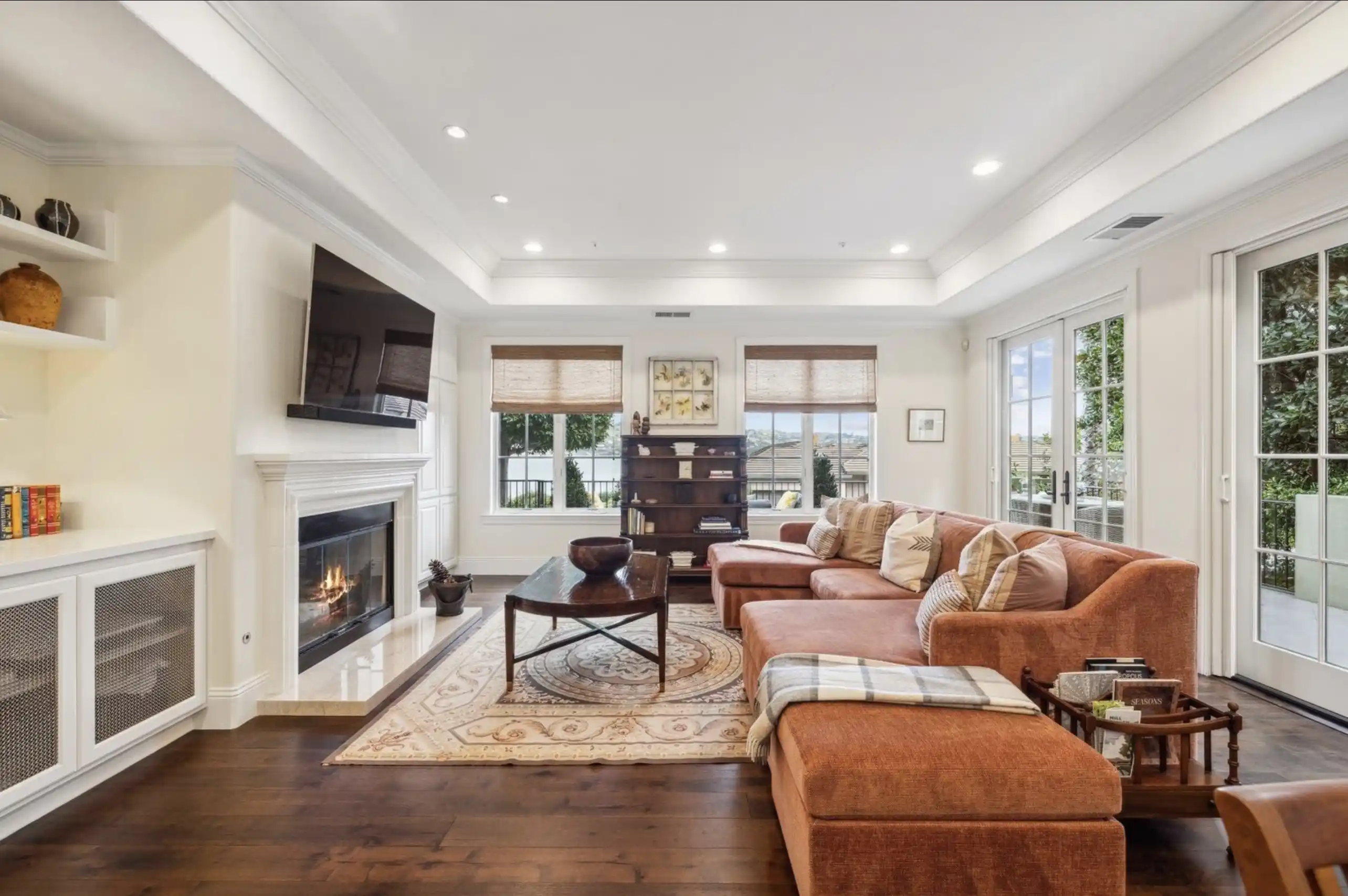 A Masterpiece of Bayfront Living – image 4