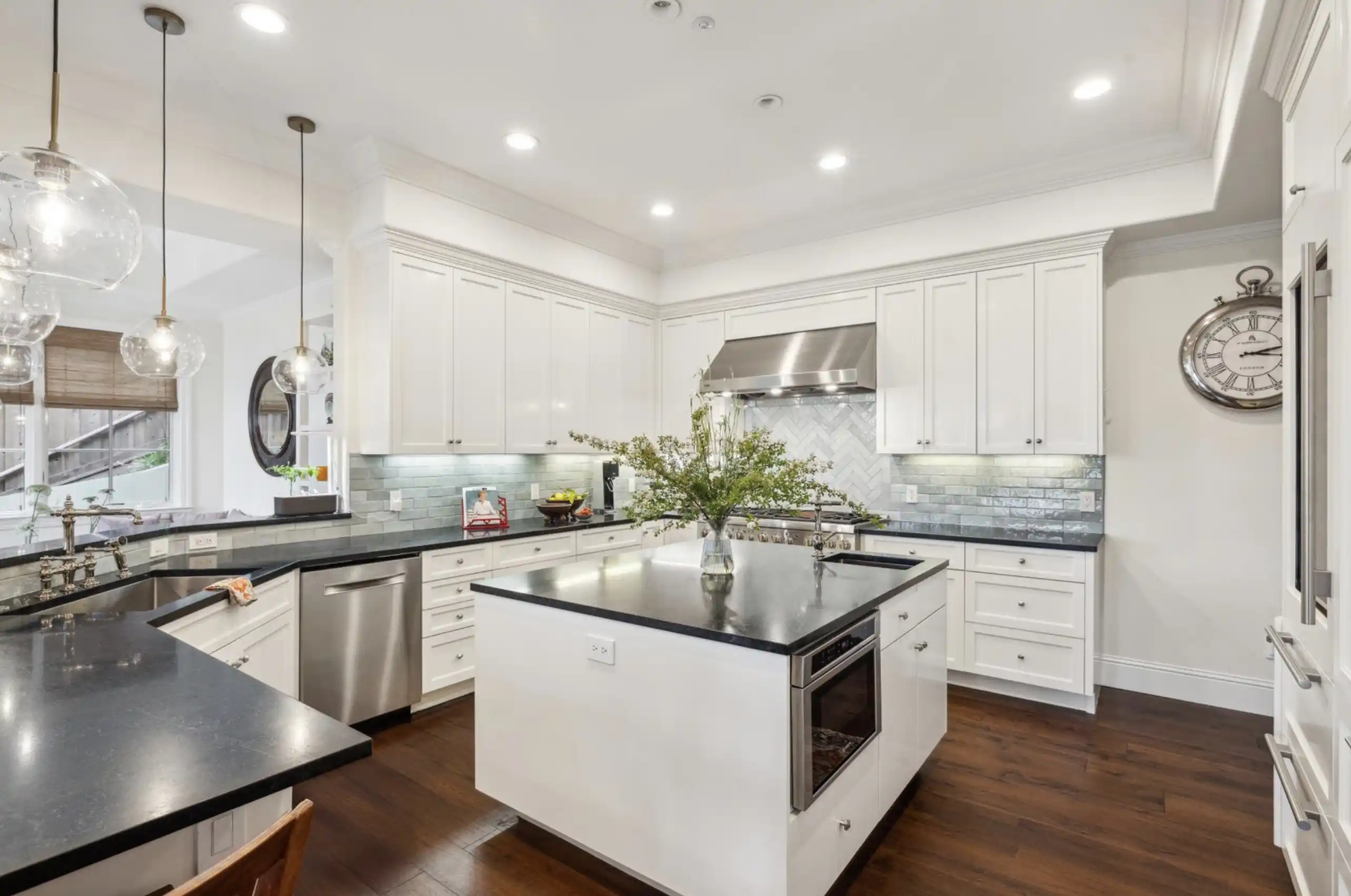 A Masterpiece of Bayfront Living – image 6
