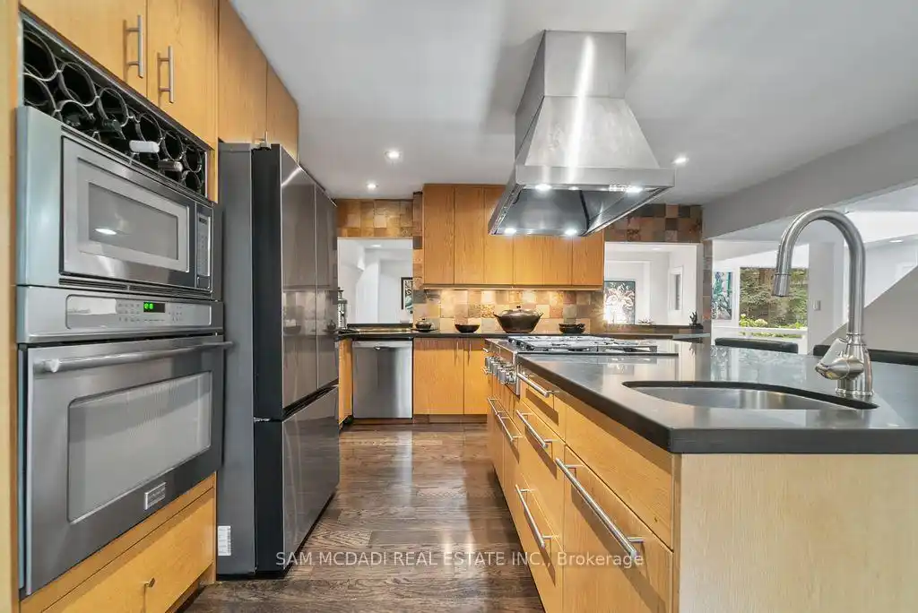 988 Tennyson Avenue, Mississauga (W12778942) – image 16