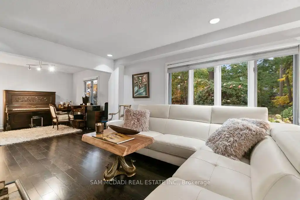988 Tennyson Avenue, Mississauga (W12778942) – image 24