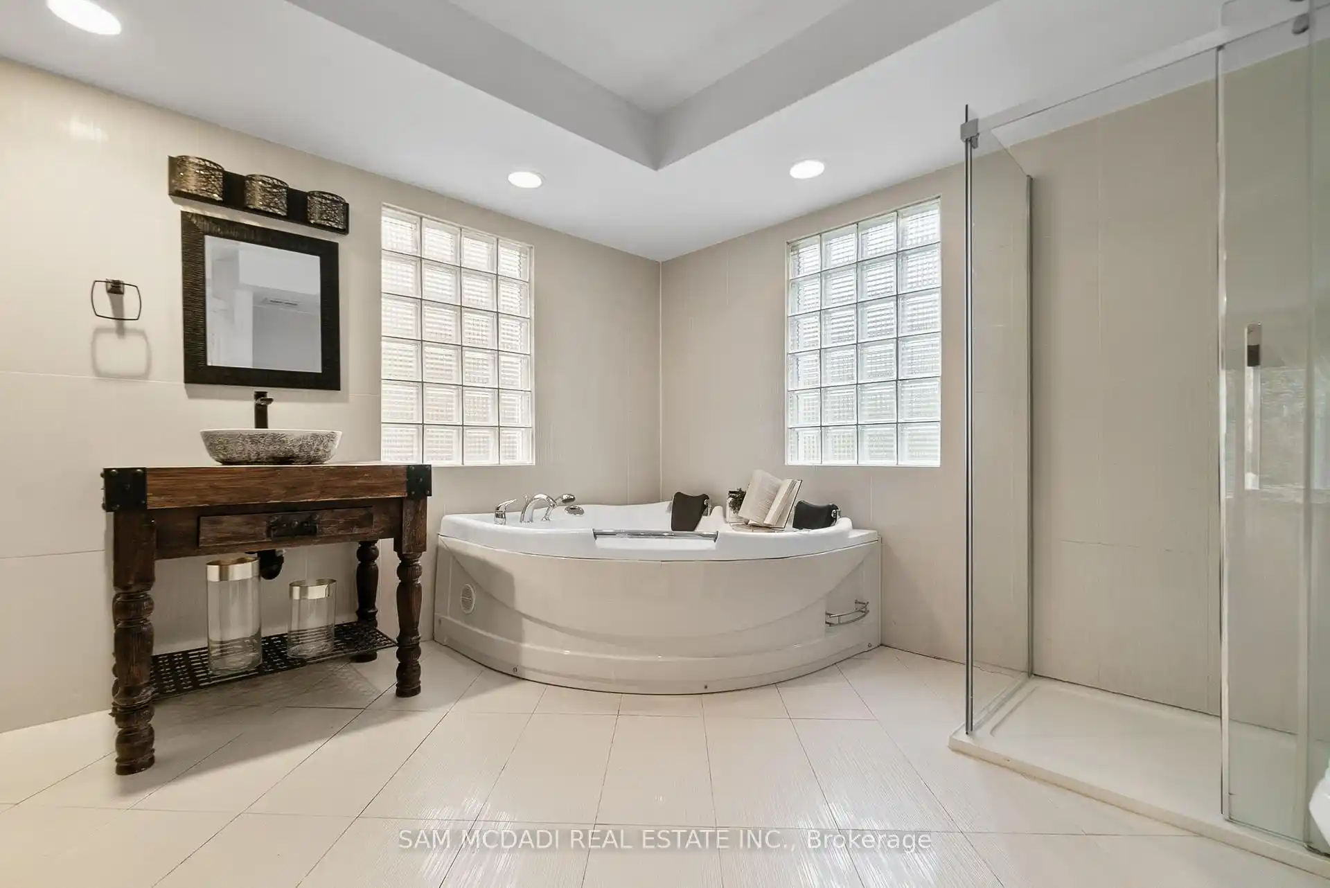 988 Tennyson Avenue, Mississauga (W12778942) – image 30