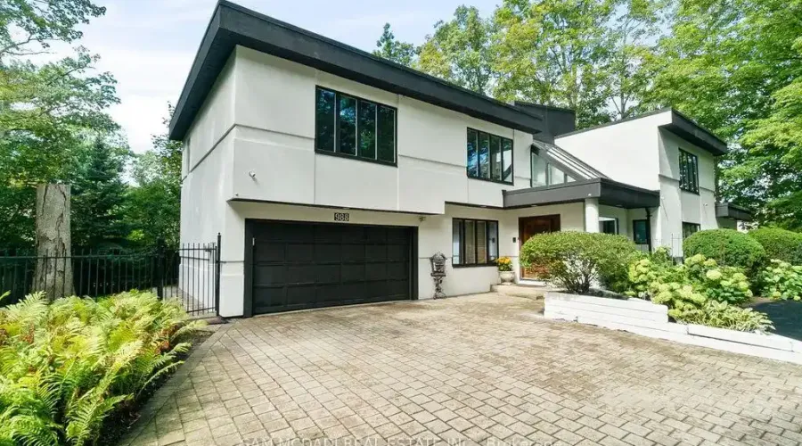 988 Tennyson Avenue, Mississauga, Ontario, L5H 2Z1, Canada, 5 Bedrooms Bedrooms, ,5 BathroomsBathrooms,Residential,For Sale,988 Tennyson Avenue,1988793