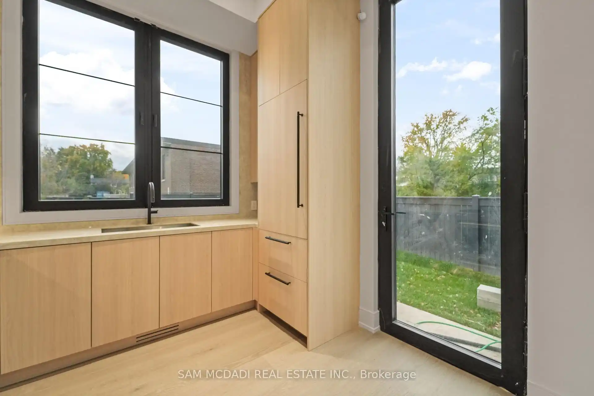 152 Third Line, Oakville (W12821740) – image 15