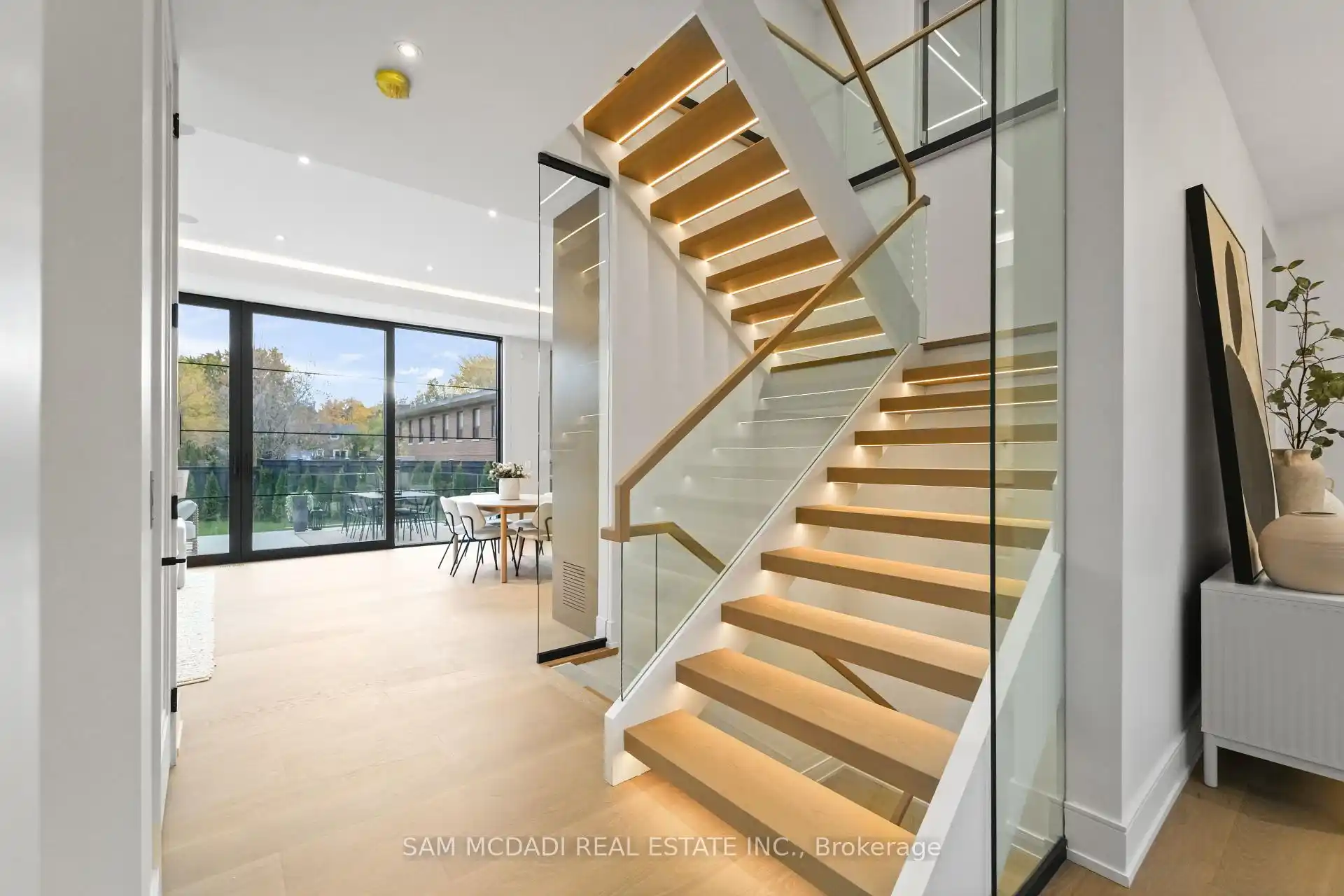 152 Third Line, Oakville (W12821740) – image 17