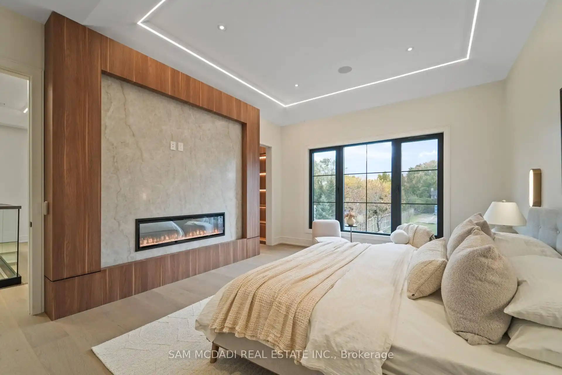 152 Third Line, Oakville (W12821740) – image 18