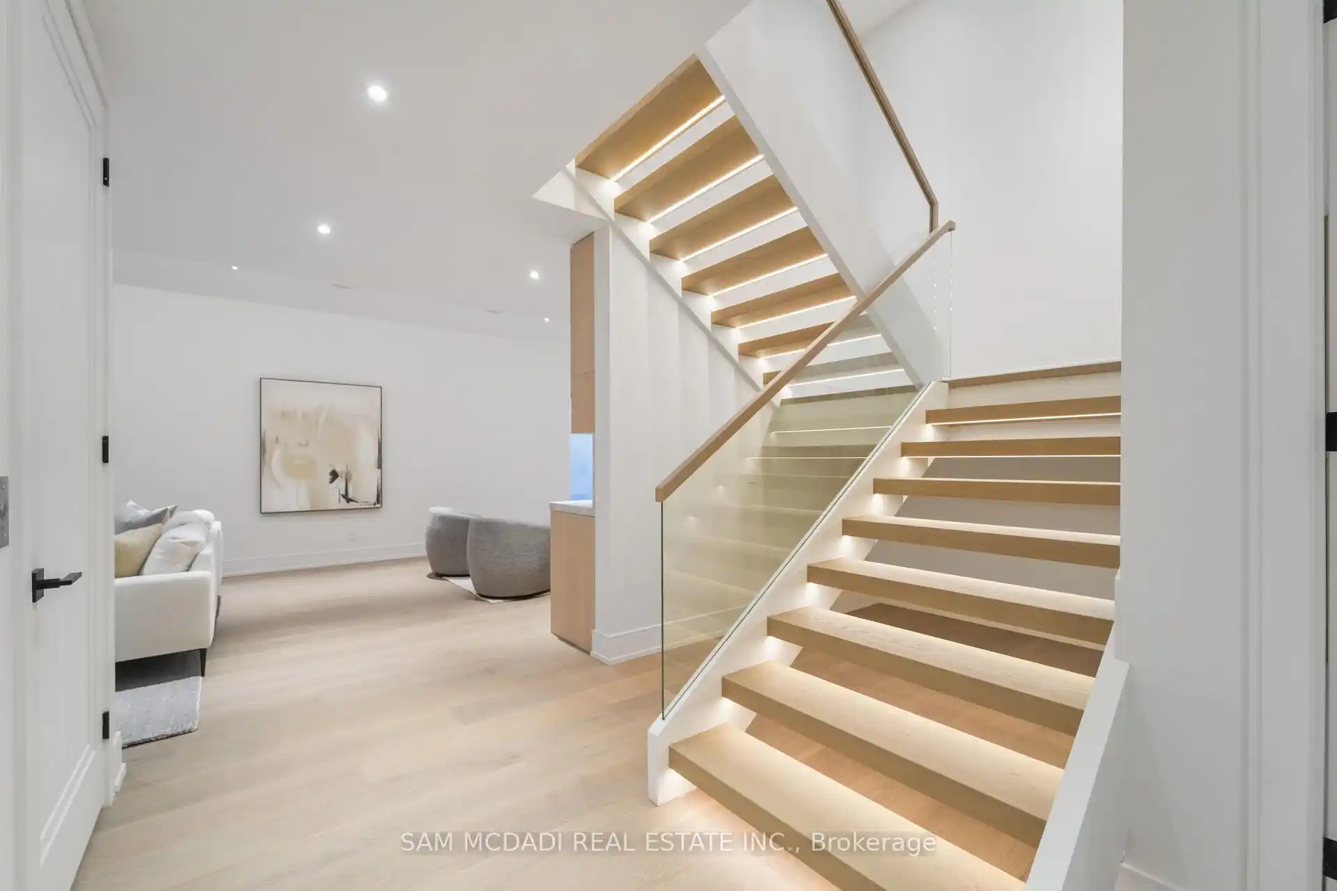 152 Third Line, Oakville (W12821740) – image 32
