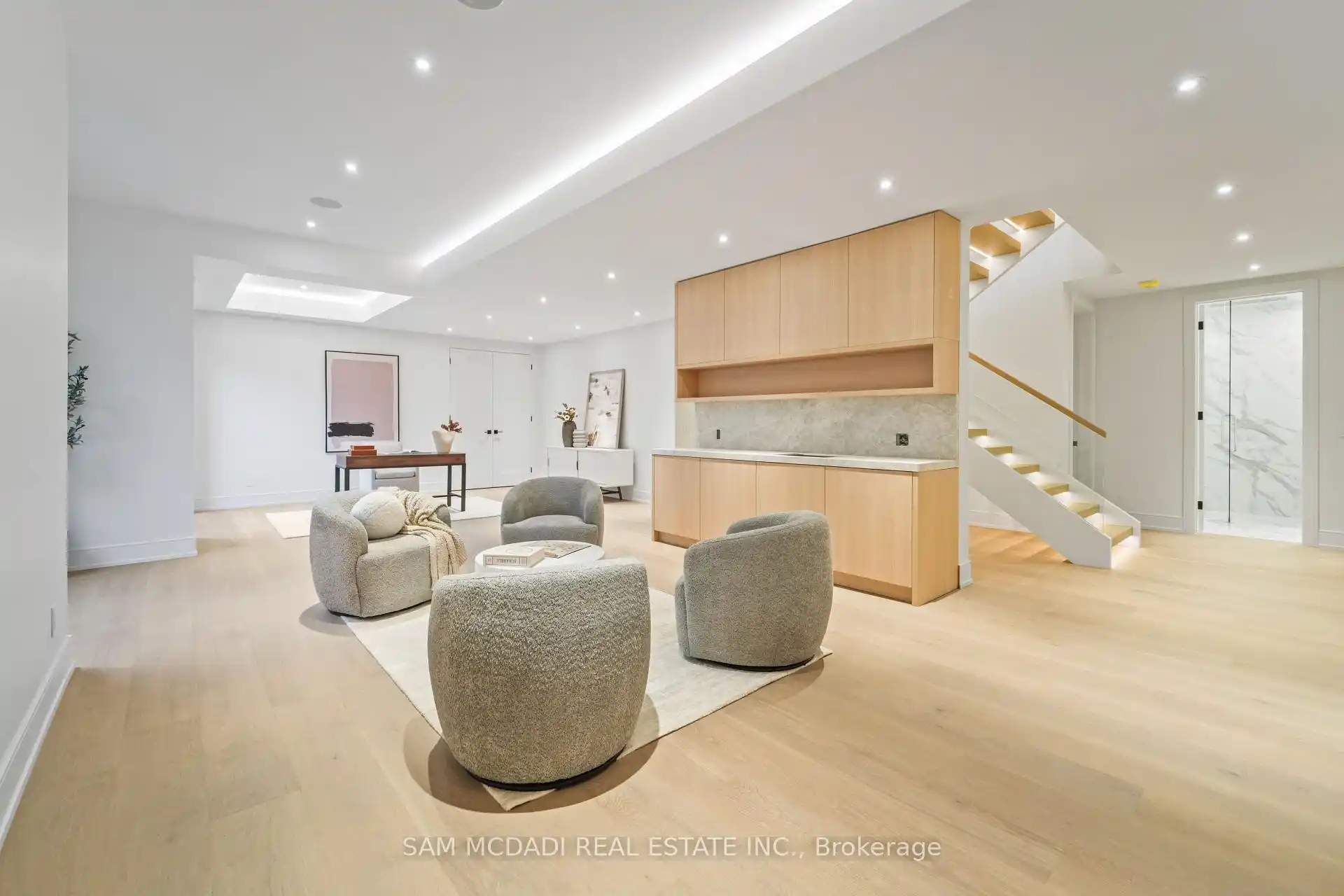 152 Third Line, Oakville (W12821740) – image 37