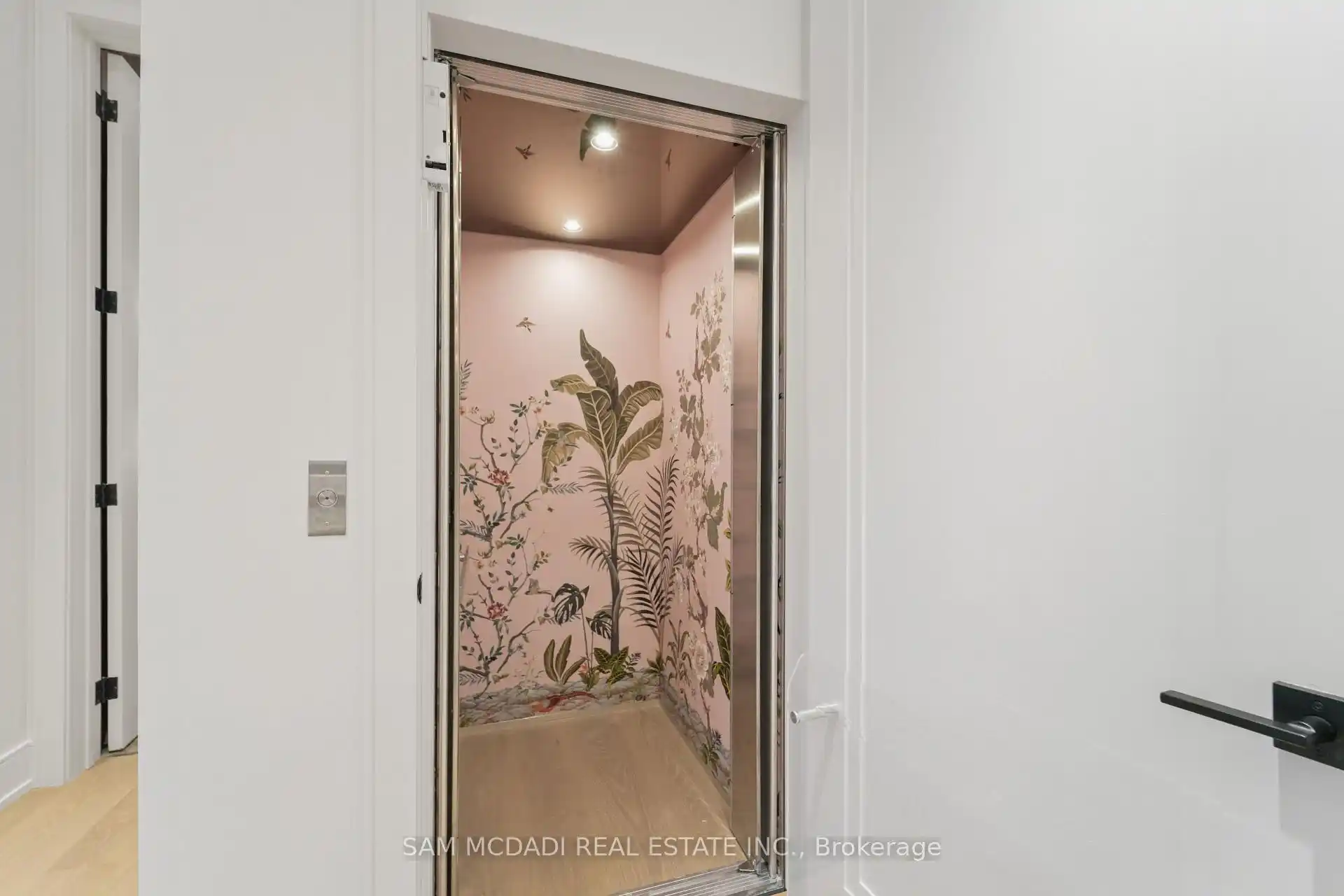 152 Third Line, Oakville (W12821740) – image 38