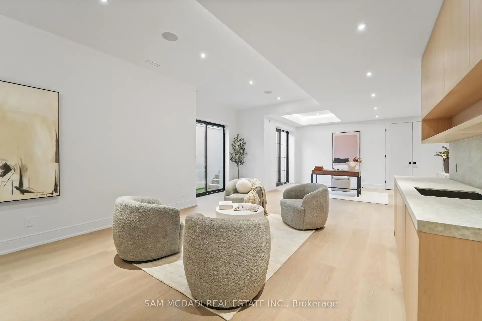 152 Third Line, Oakville (W12821740) – image 40