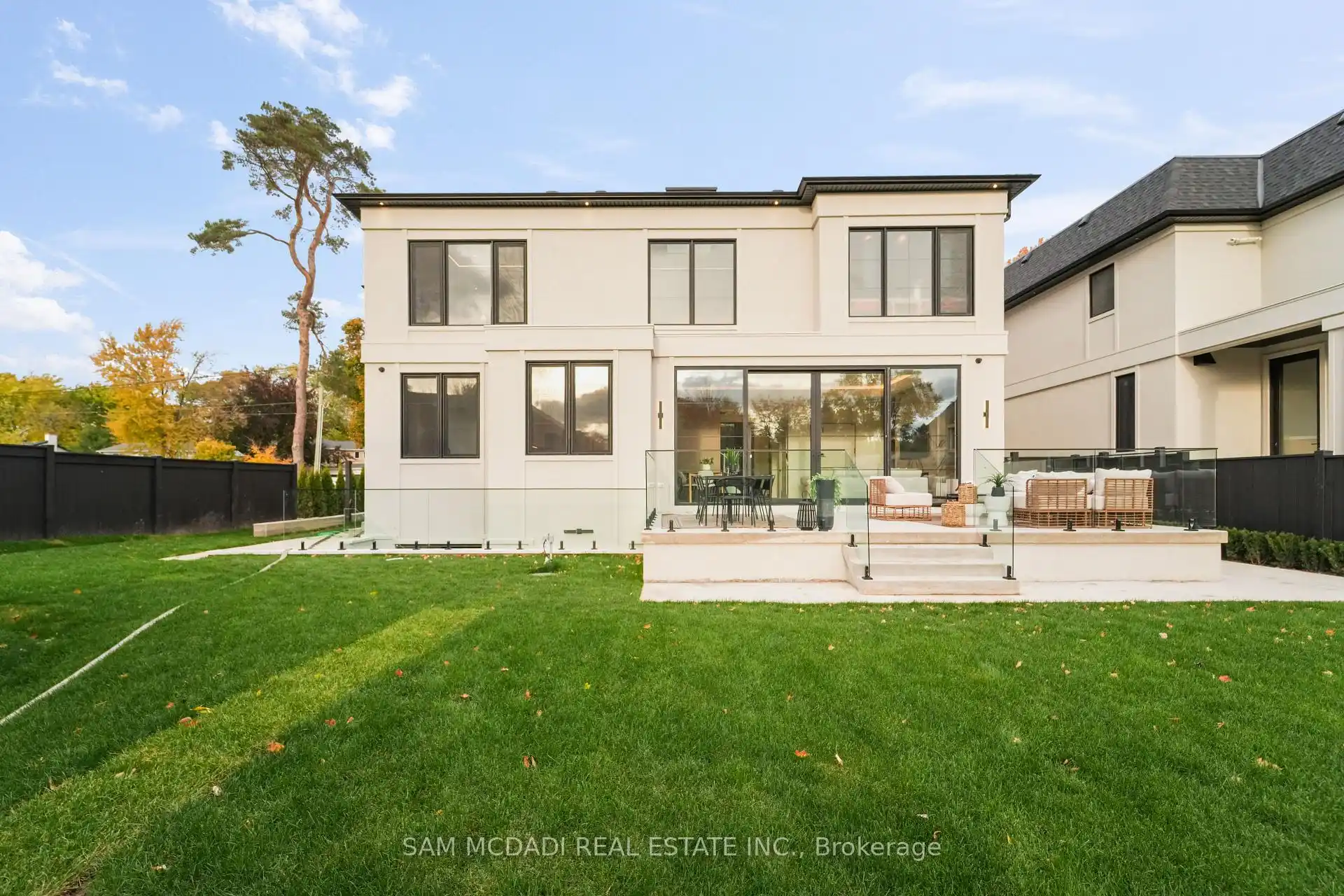152 Third Line, Oakville (W12821740) – image 43
