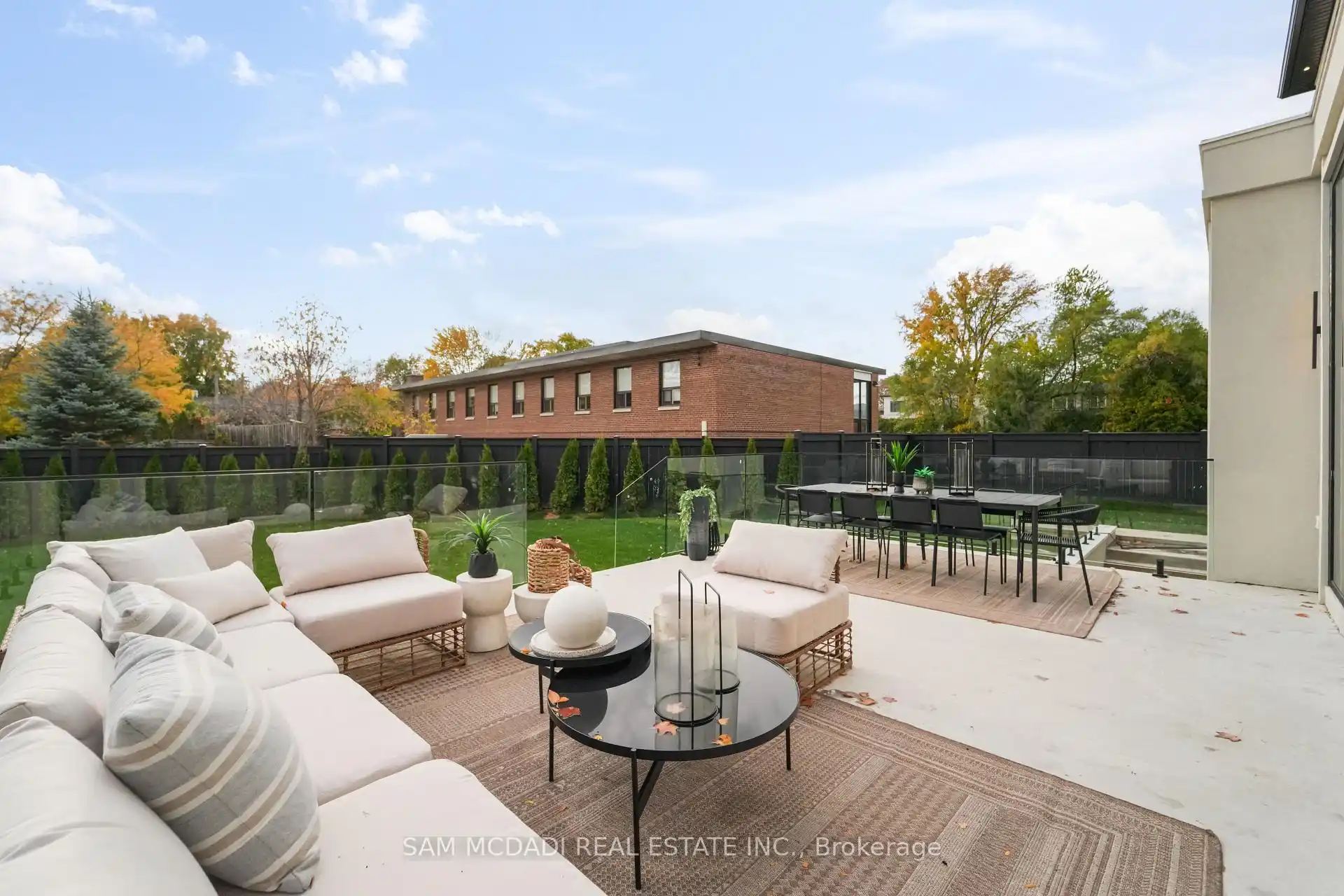 152 Third Line, Oakville (W12821740) – image 44
