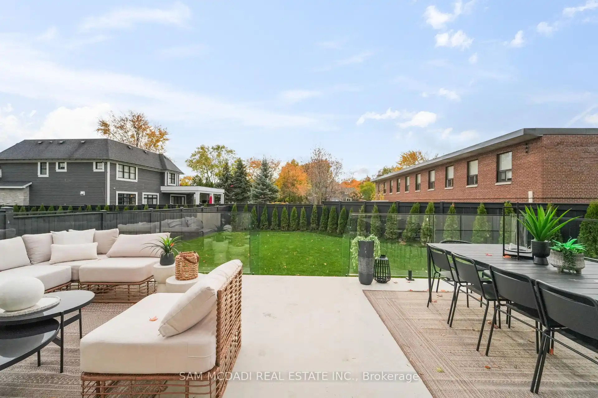 152 Third Line, Oakville (W12821740) – image 45