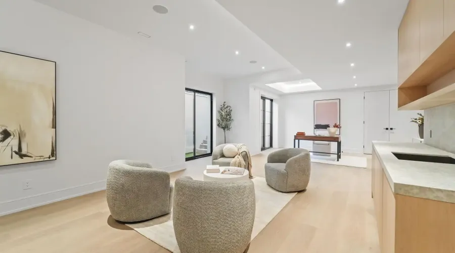 152 Third Line 152 Third Line, Oakville, Ontario, L6L 3Z8, Canada, 4 Bedrooms Bedrooms, ,6 BathroomsBathrooms,Residential,For Sale,152 Third Line,1989798