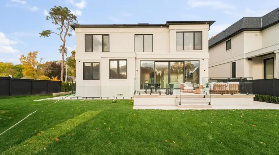 152 Third Line 152 Third Line, Oakville, Ontario, L6L 3Z8, Canada, 4 Bedrooms Bedrooms, ,6 BathroomsBathrooms,Residential,For Sale,152 Third Line,1989798