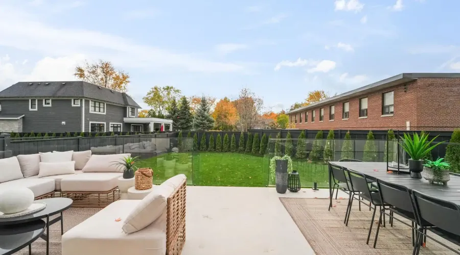 152 Third Line 152 Third Line, Oakville, Ontario, L6L 3Z8, Canada, 4 Bedrooms Bedrooms, ,6 BathroomsBathrooms,Residential,For Sale,152 Third Line,1989798