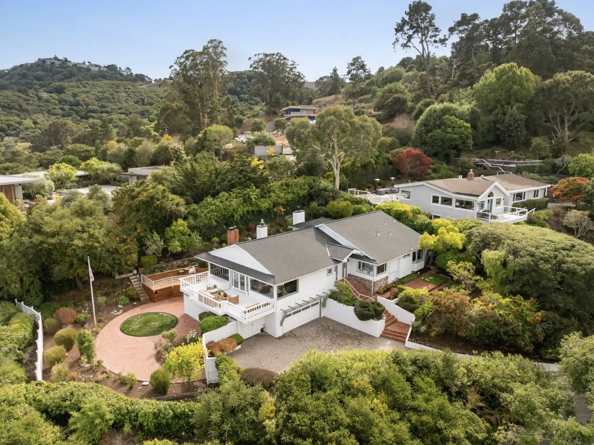 Waterfront Seafirth Estates Retreat with Stunning Bay Views – image 1