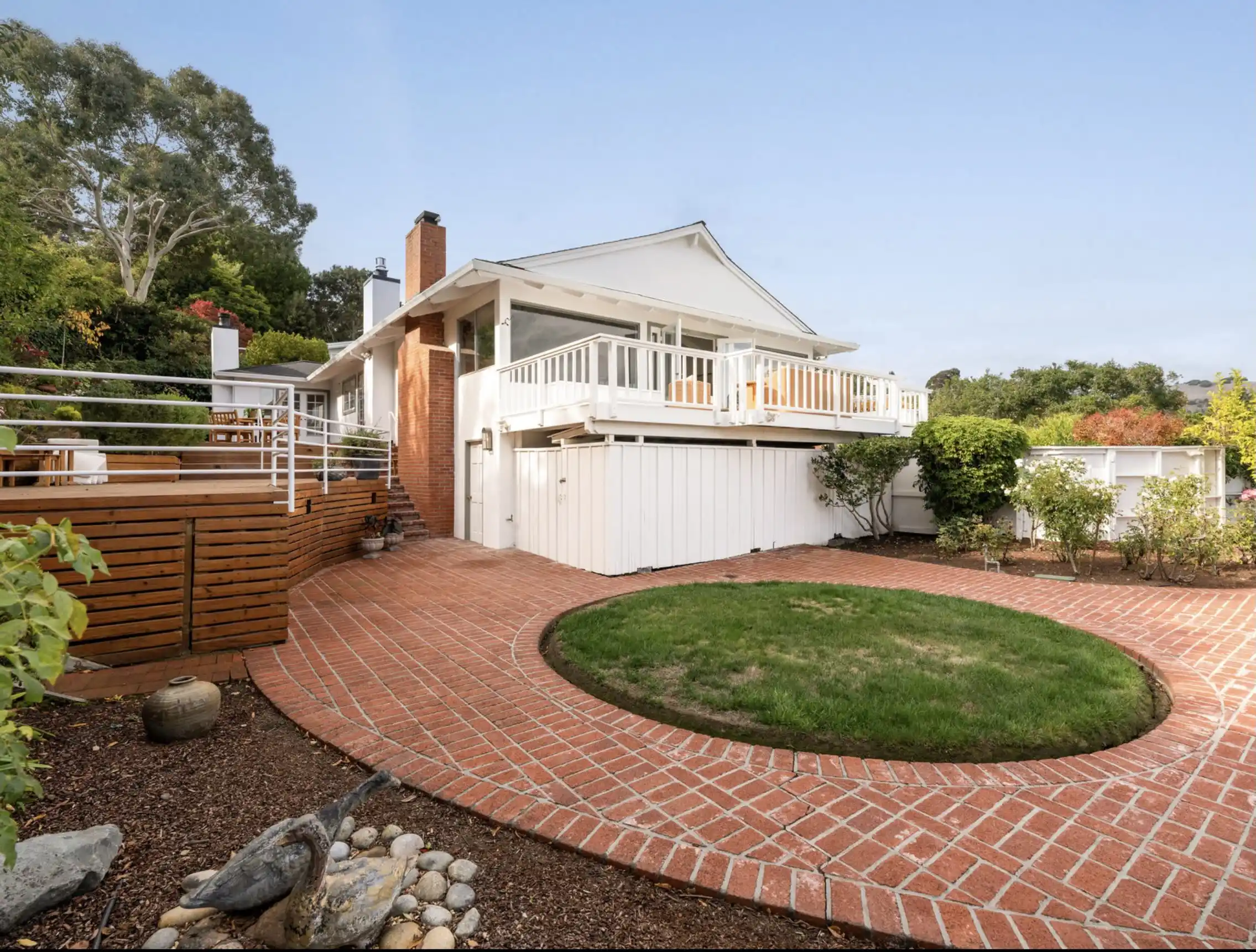 Waterfront Seafirth Estates Retreat with Stunning Bay Views – image 2
