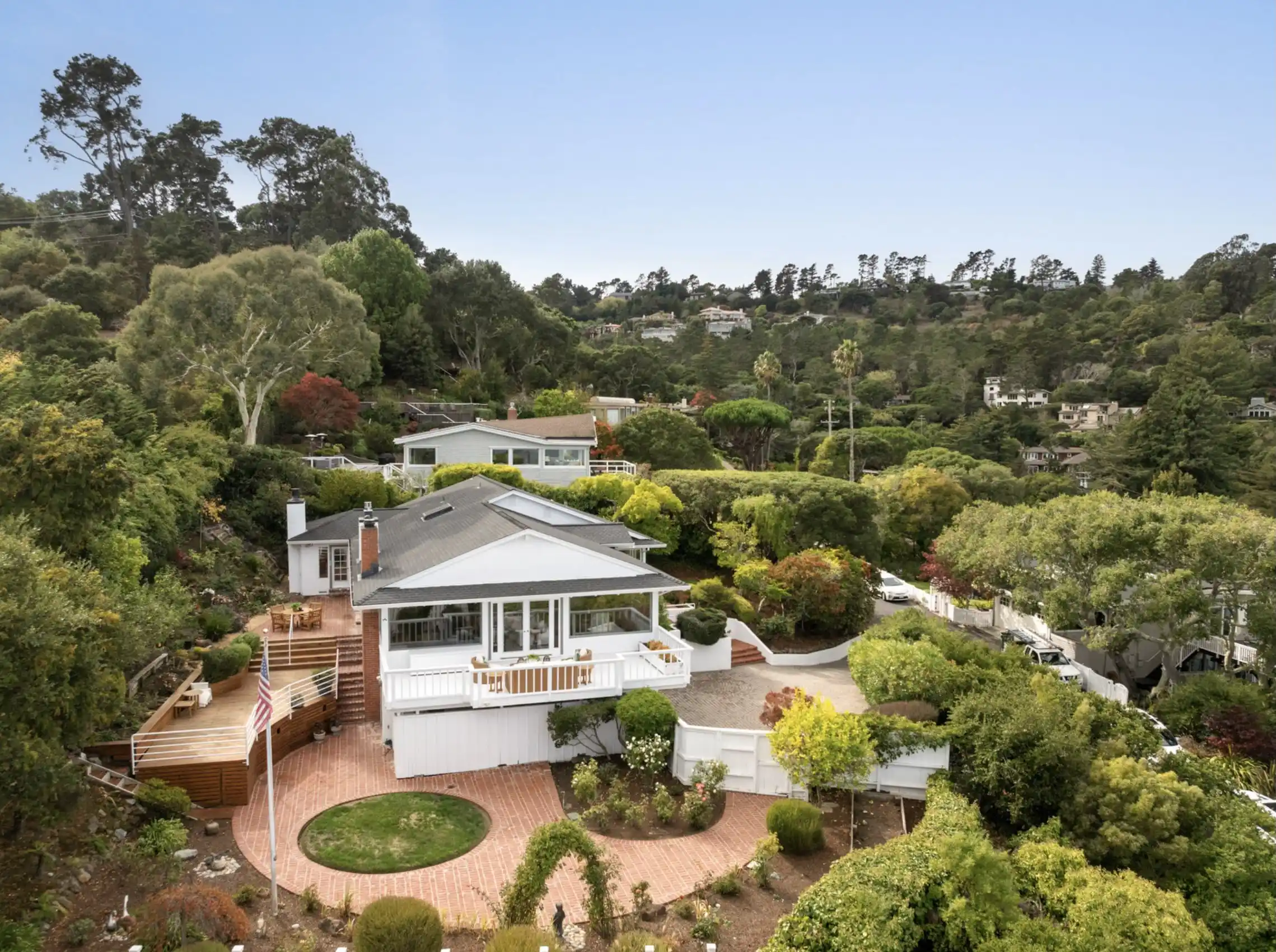 Waterfront Seafirth Estates Retreat with Stunning Bay Views – image 14