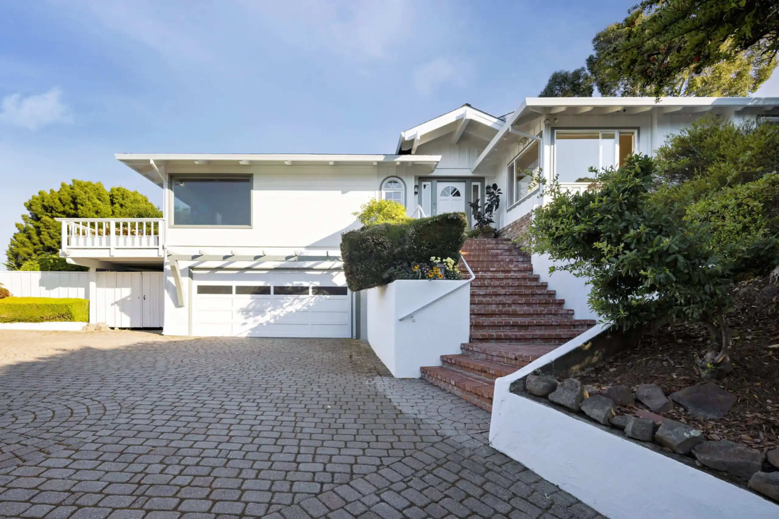 Waterfront Seafirth Estates Retreat with Stunning Bay Views – image 13