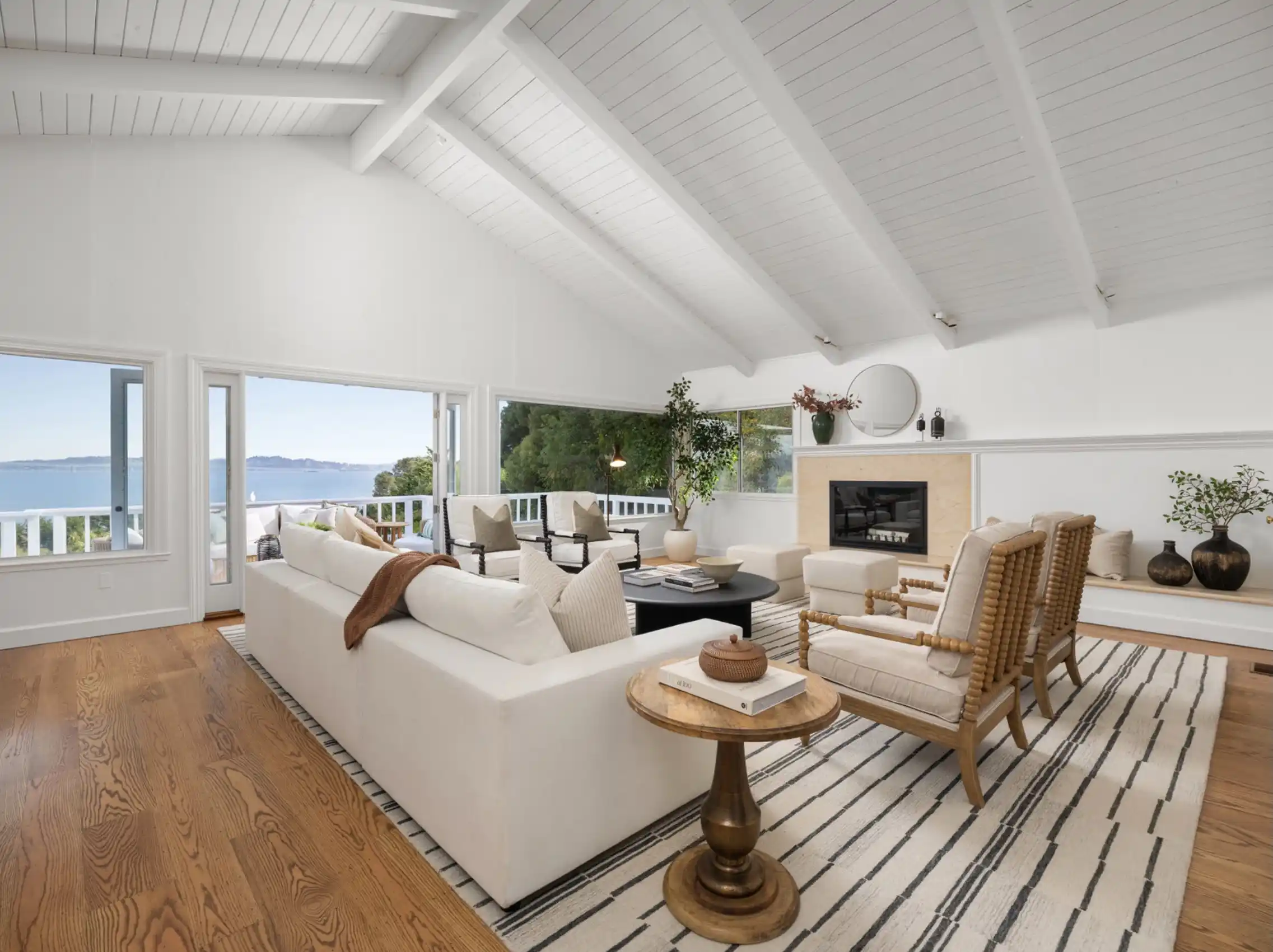 Waterfront Seafirth Estates Retreat with Stunning Bay Views – image 12