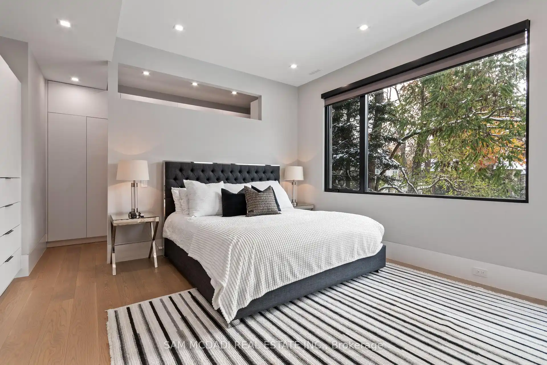 112 Elton Park Road, Oakville (W12539428) – image 10