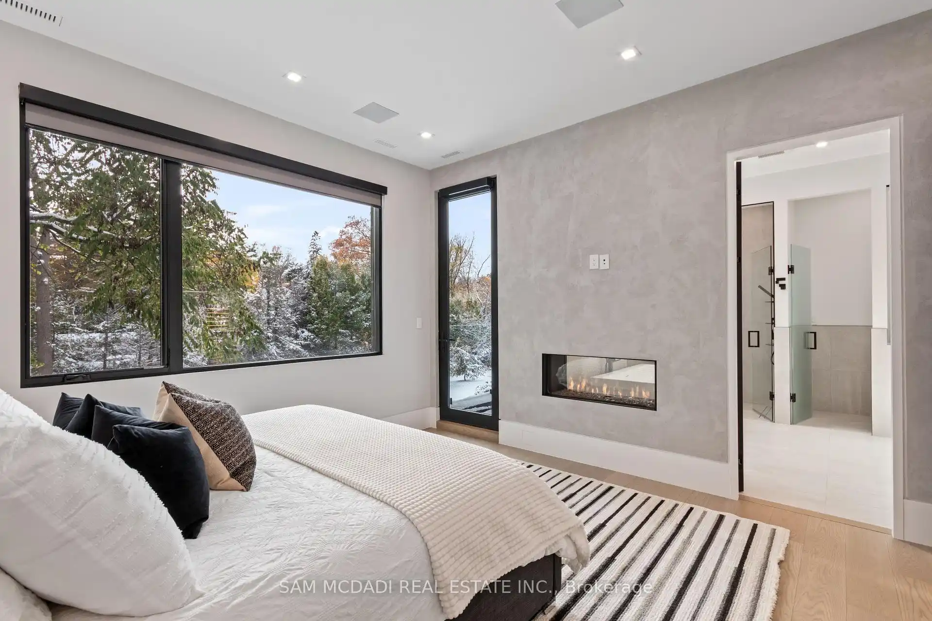112 Elton Park Road, Oakville (W12539428) – image 11