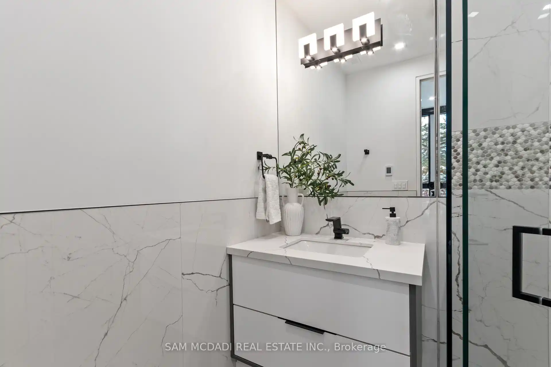 112 Elton Park Road, Oakville (W12539428) – image 17