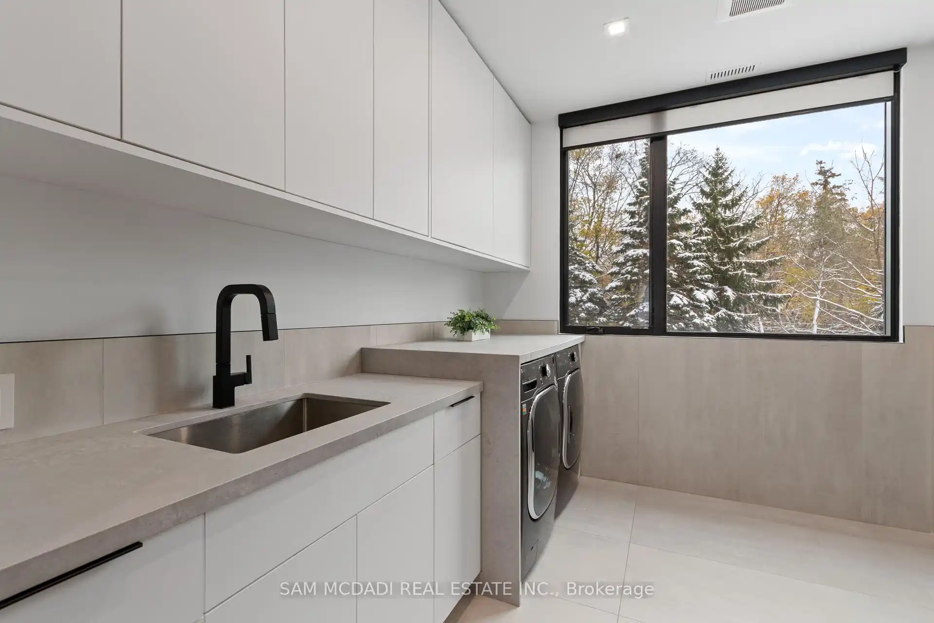 112 Elton Park Road, Oakville (W12539428) – image 22