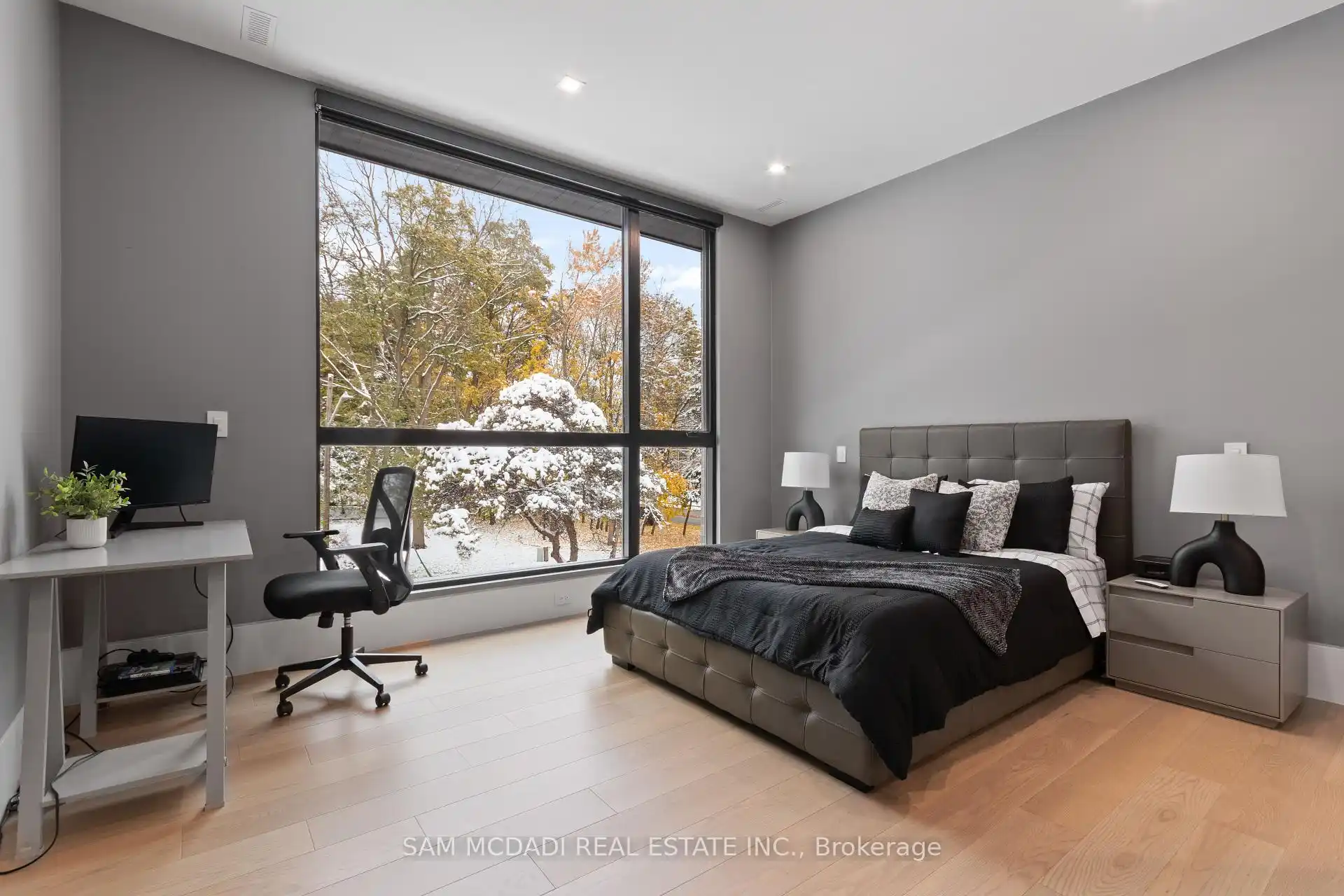112 Elton Park Road, Oakville (W12539428) – image 23
