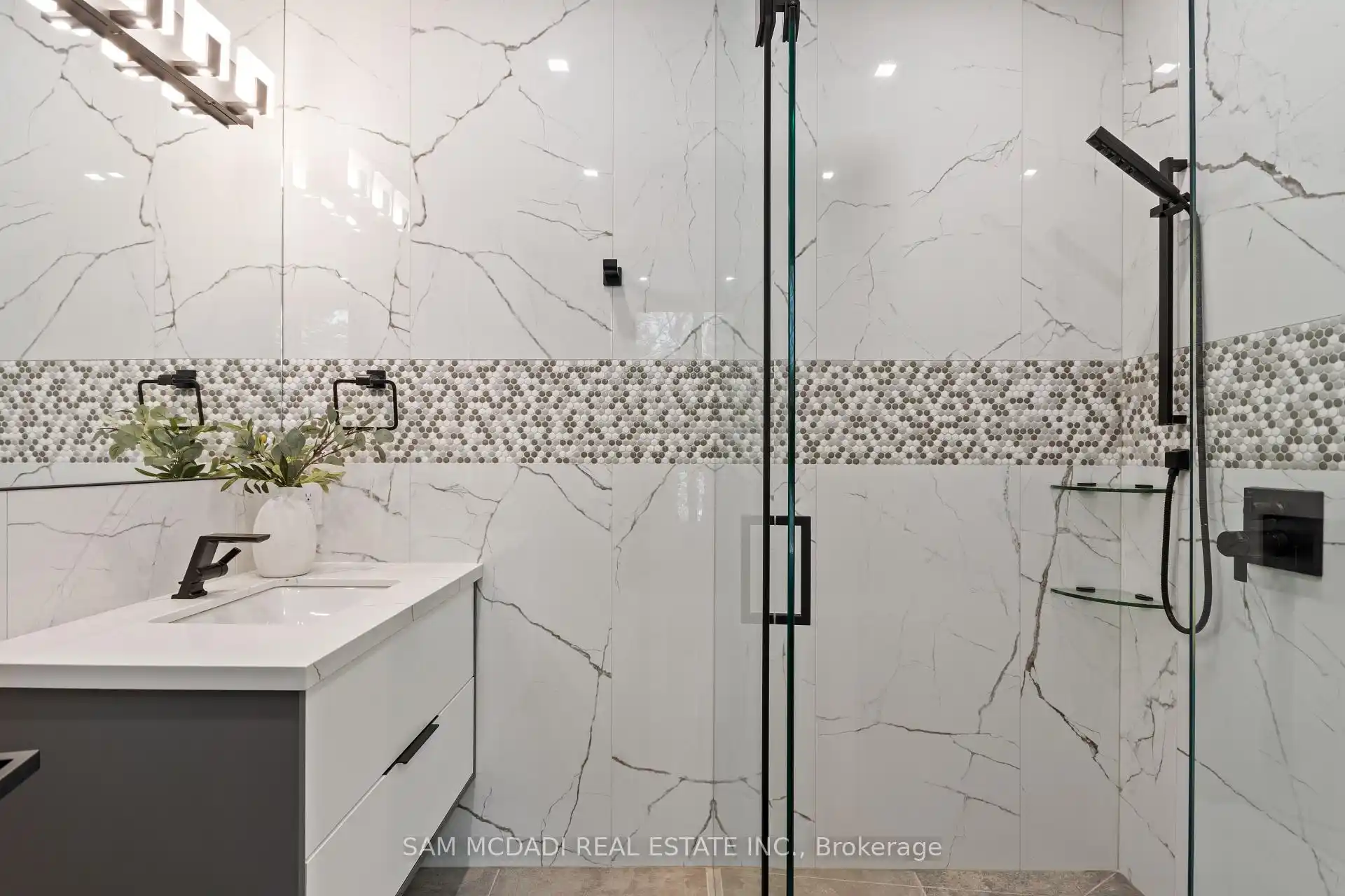 112 Elton Park Road, Oakville (W12539428) – image 24