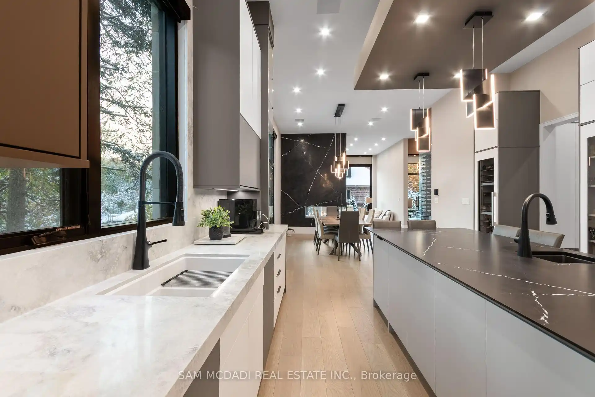 112 Elton Park Road, Oakville (W12539428) – image 34